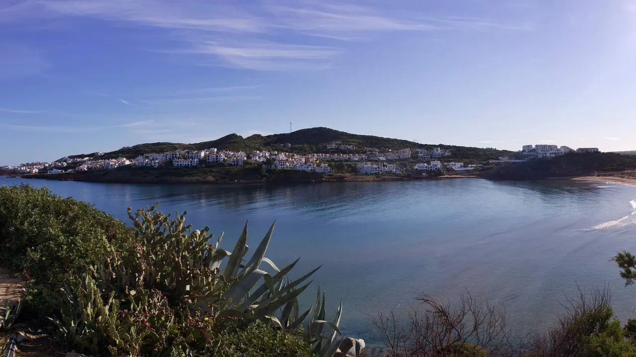 Vista panor&agrave;mica de Platges de Fornells des de Tirant. Foto: A.R.